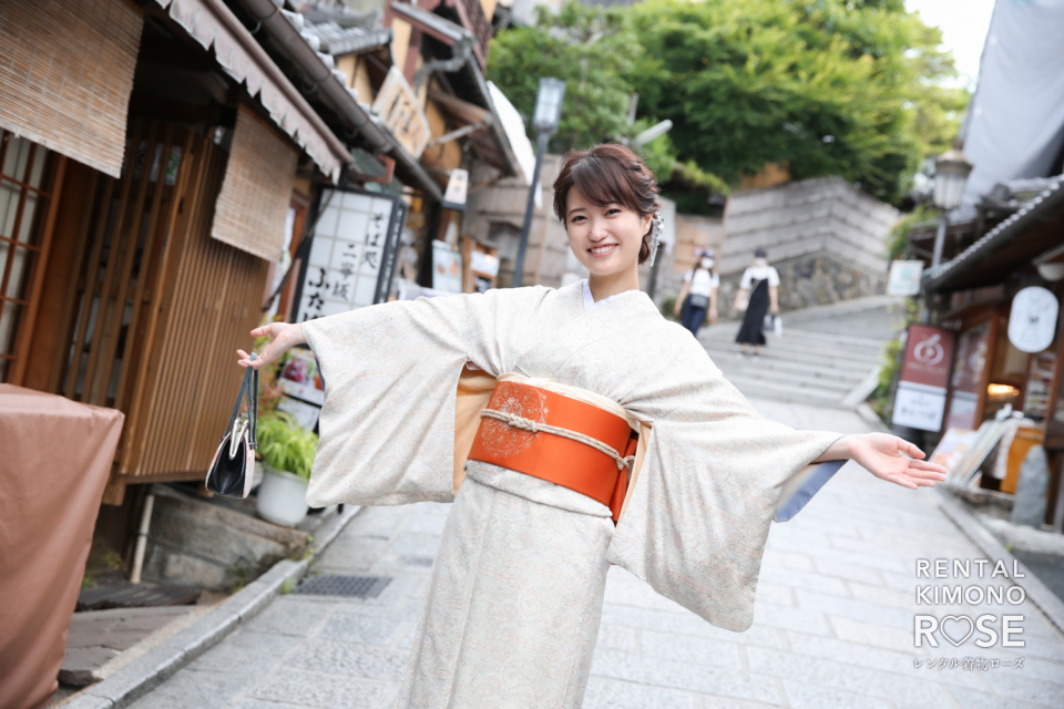 写真：春の京都・八坂庚申堂や二年坂で着物での観光ロケ撮影