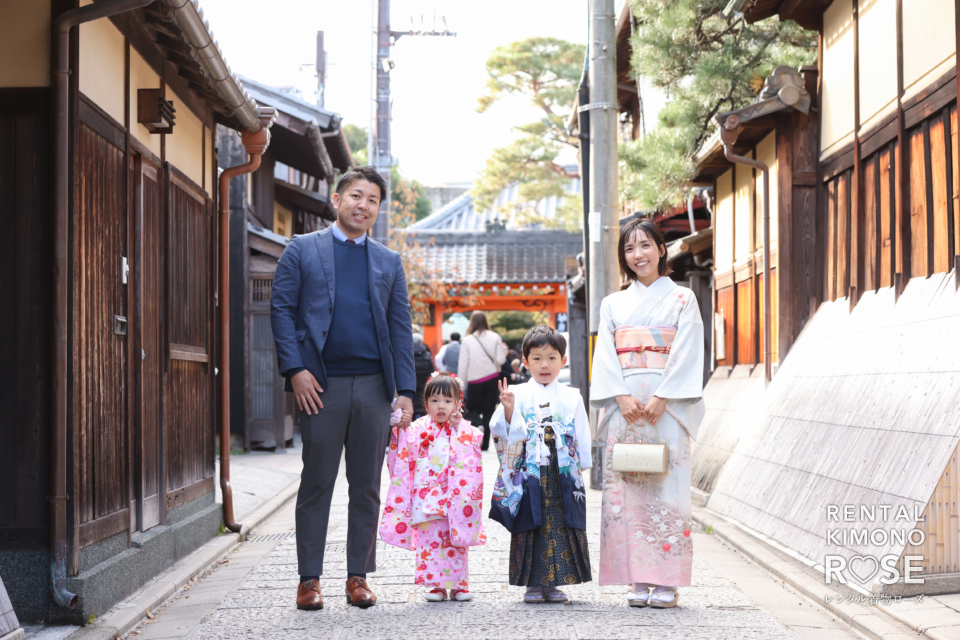 写真：京都東山にて３歳の女の子と５歳の男の子、仲良し兄弟の七五三撮影
