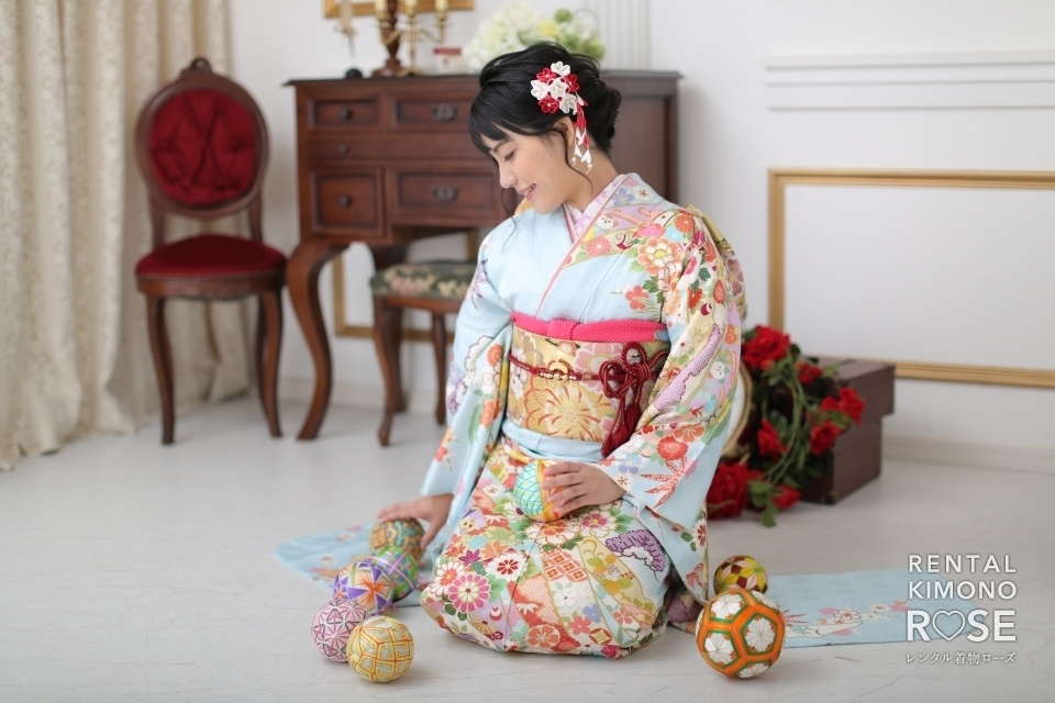 写真:成人式前撮り後撮りに!艶やかな振袖でスタジオ撮影