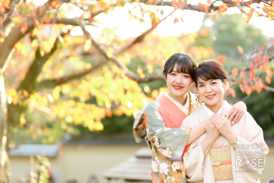 写真:紅葉の京都・高台寺公園でお持込の振袖と訪問着で成人式前撮り