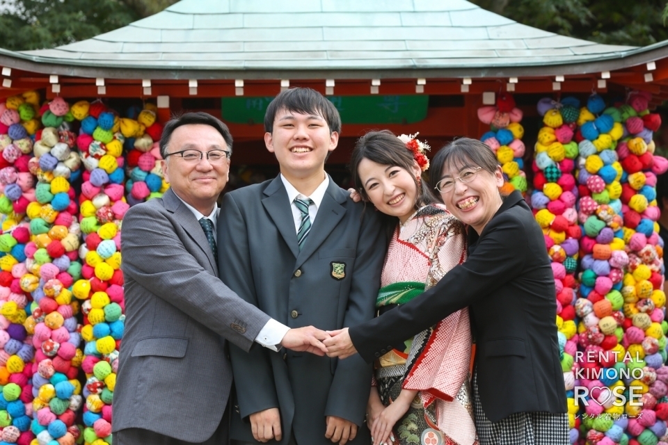 写真:お持ち込みの振袖とレンタルドレスでスタジオ&ロケ成人式撮影