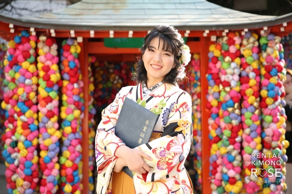 写真:卒業記念・前撮りに八坂庚申堂で卒業袴レンタルロケ撮影