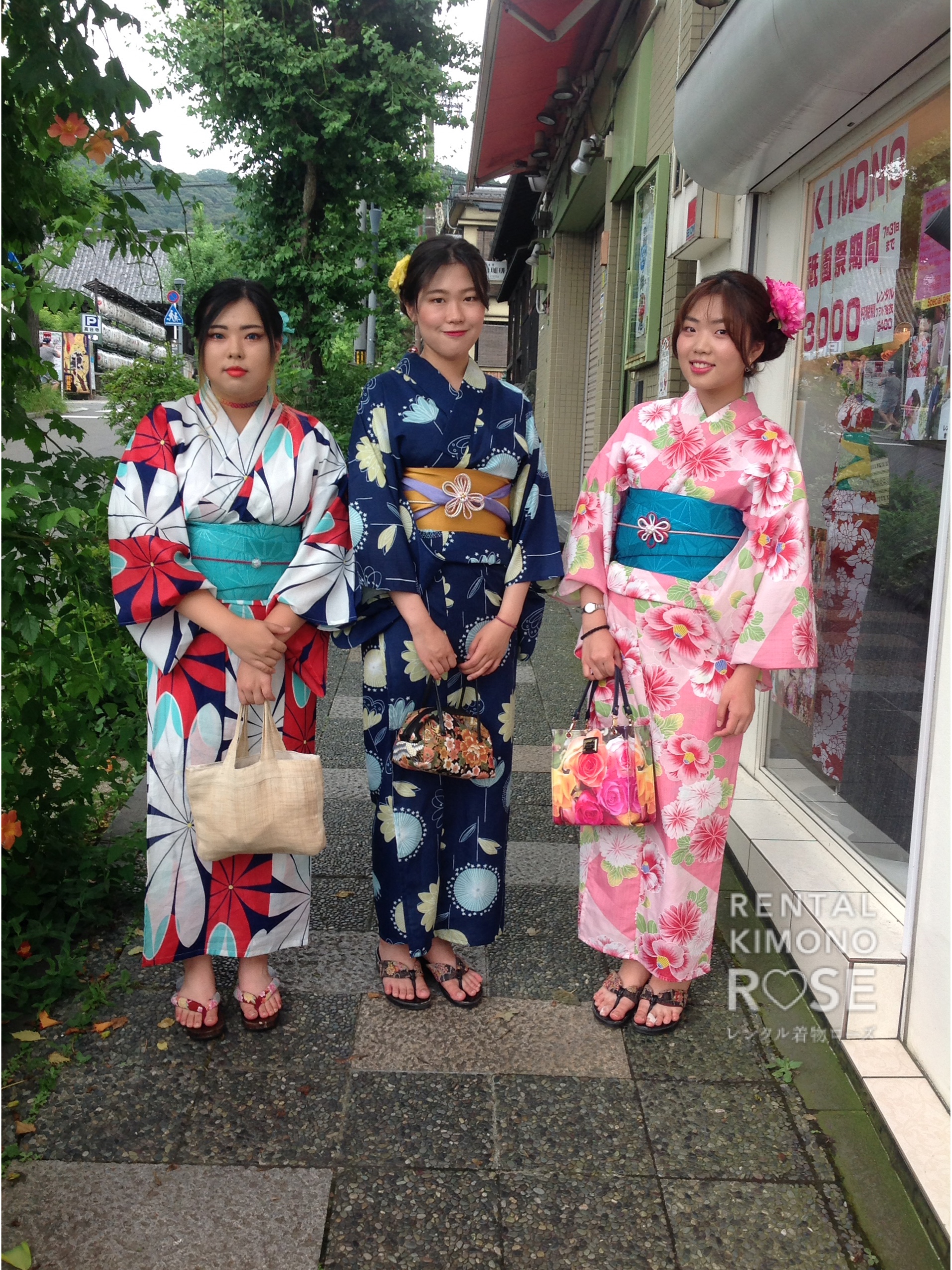 韓国から京都旅行にお越しの女性3名様 ブログ 京都のレンタル着物ローズ