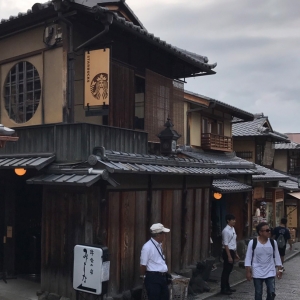写真:【京都観光情報】スターバックスコーヒー 京都二寧坂ヤサカ茶屋店
