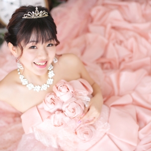 写真:婚礼や成人式の前撮り・記念に!ドレススタジオ撮影