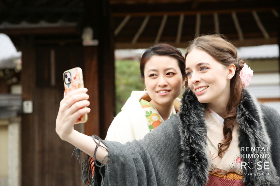 写真：紅葉の京都観光女子旅でアンティーク着物レンタルと記念撮影