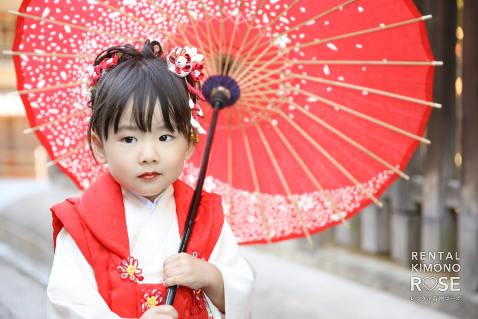 写真：京都東山・八坂庚申堂にて女の子の七五三ロケーション撮影