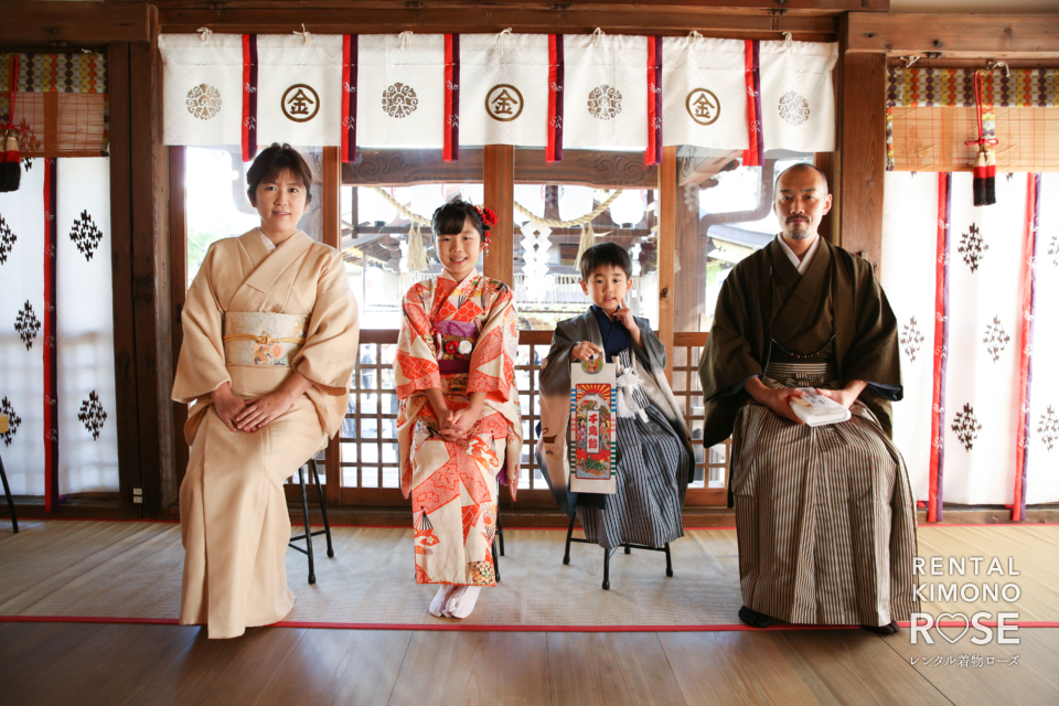 写真:京都・安井金比羅宮にてご家族着物で揃えて七五三ロケ撮影