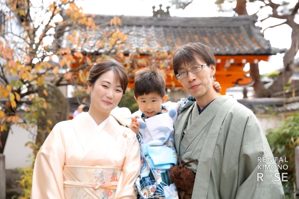 写真：秋の京都東山にて家族全員着物で七五三ロケーション撮影