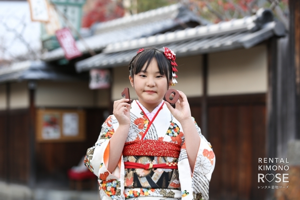 写真：京都東山・八坂庚申堂でハーフ成人式振袖レンタルロケ撮影
