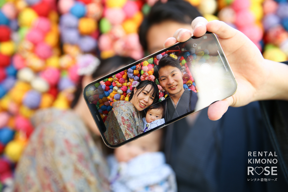 写真:さわやかな京都・高台寺公園で赤ちゃんとご家族の着物撮影