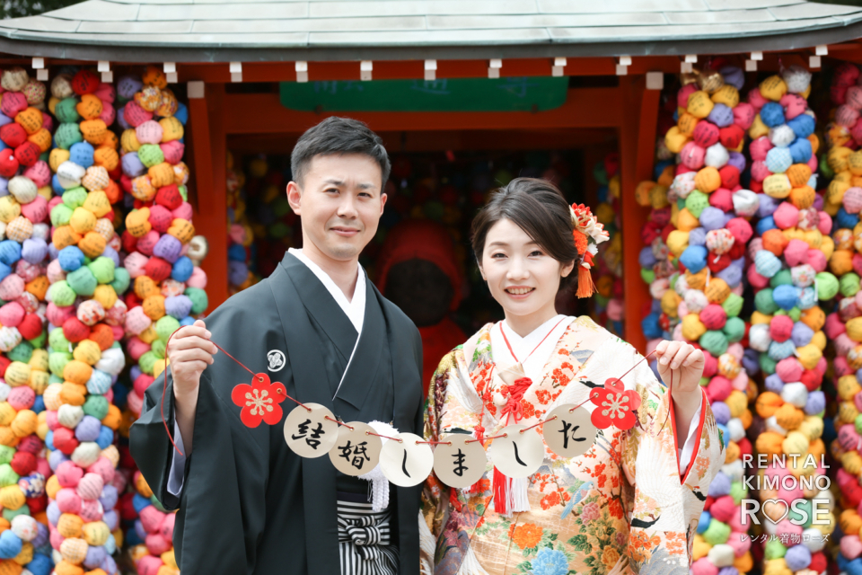 写真：京都・八坂庚申堂にて色打掛で和装前撮り婚礼ロケ撮影