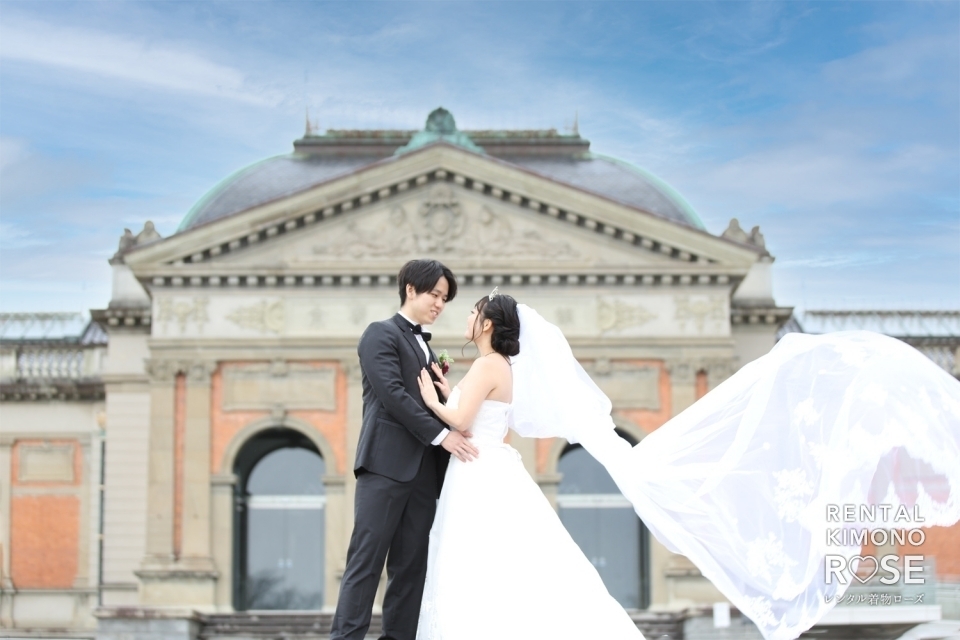 写真：京都国立博物館にてウェディングドレスで結婚式前撮りロケ撮影