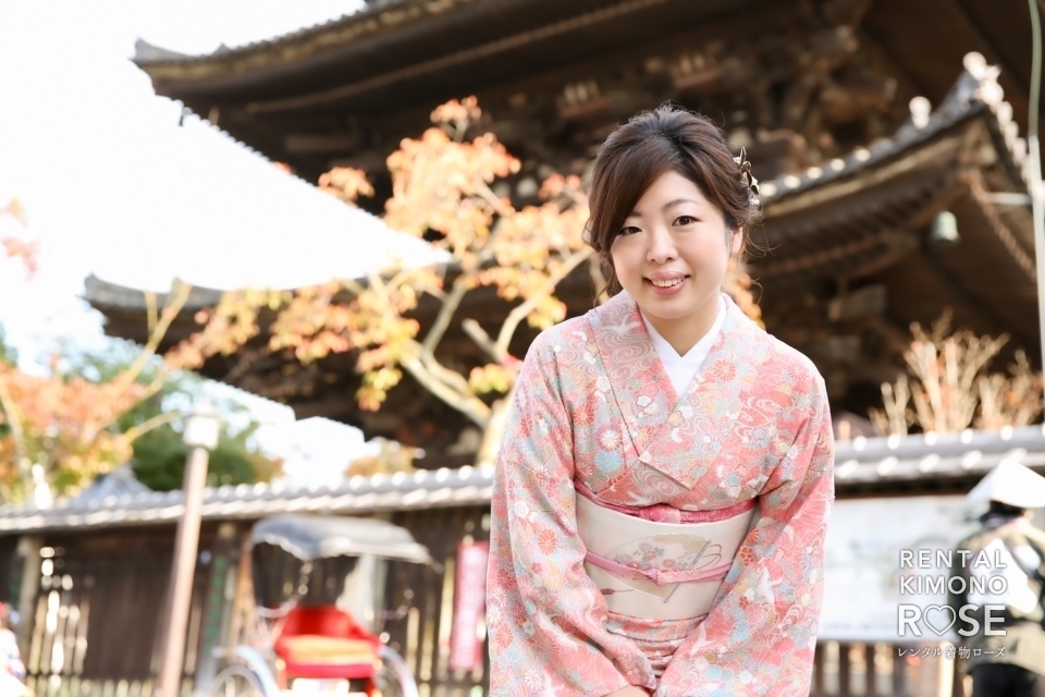 写真：紅葉の京都・八坂庚申堂にてアンティーク着物でのロケ撮影