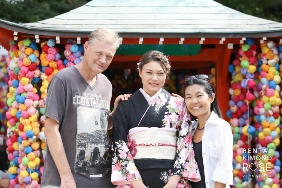 写真：京都・高台寺公園にてご家族と成人式振袖レンタルロケ撮影
