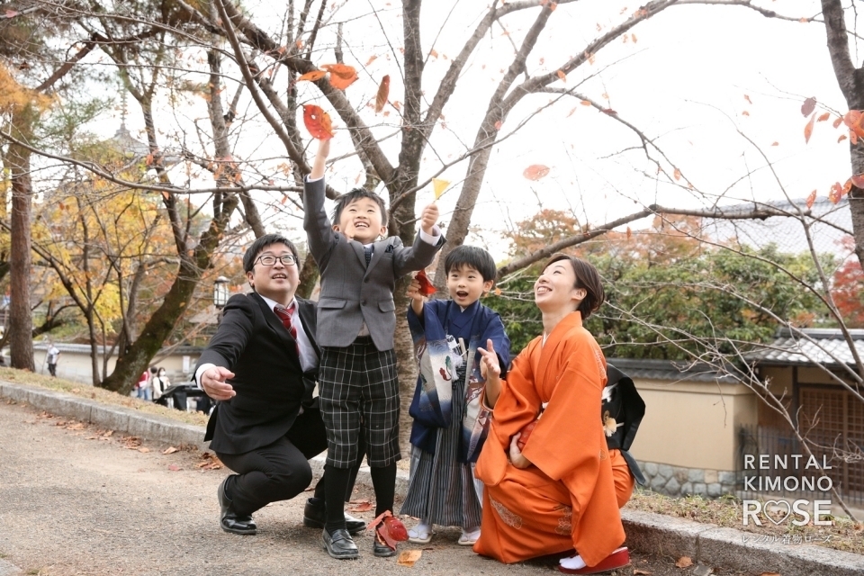 写真:秋の紅葉が美しい京都・高台寺で五歳羽織袴の七五三撮影