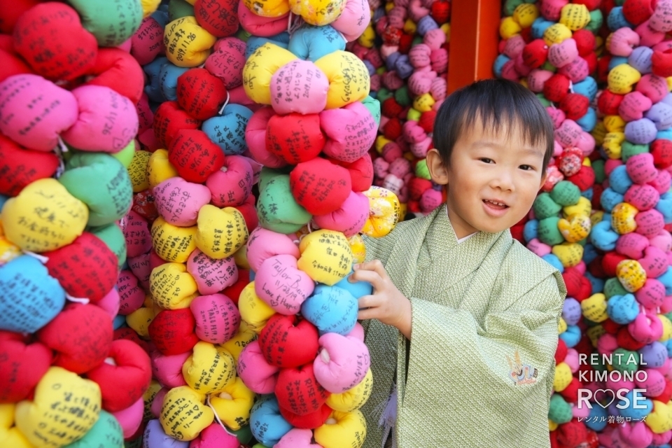 写真:京都・八坂庚申堂や八坂の塔で七五三ご兄弟とご家族様でロケーション撮影