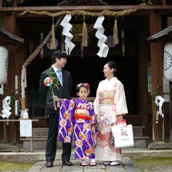 写真：京都・粟田神社にて新日本髪で七五三ご家族様ロケーション撮影