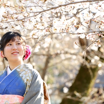 写真：桜咲く京都・八坂の塔や高台寺で成人式振袖持ち込みロケ撮影