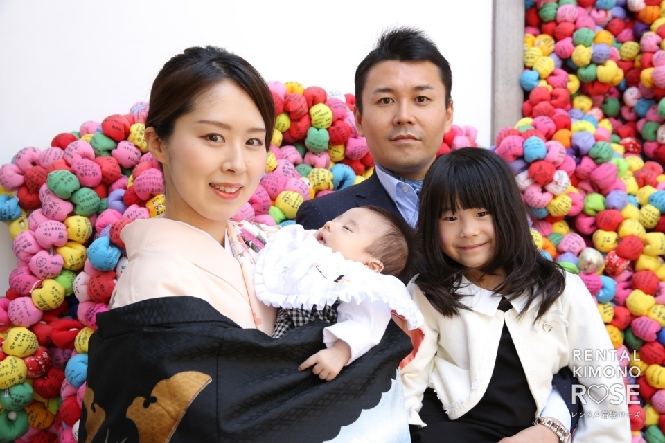 写真:京都・八坂庚申堂でお宮参りご家族様ロケーション撮影