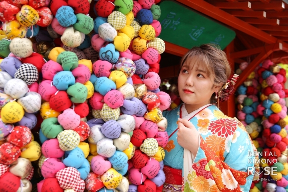 写真:桜咲く京都・八坂庚申堂で成人式振袖レンタルロケーション撮影