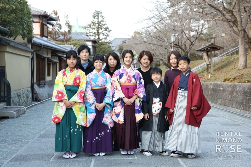 写真:小学校卒業記念・前撮りにみんなで袴レンタルロケ撮影