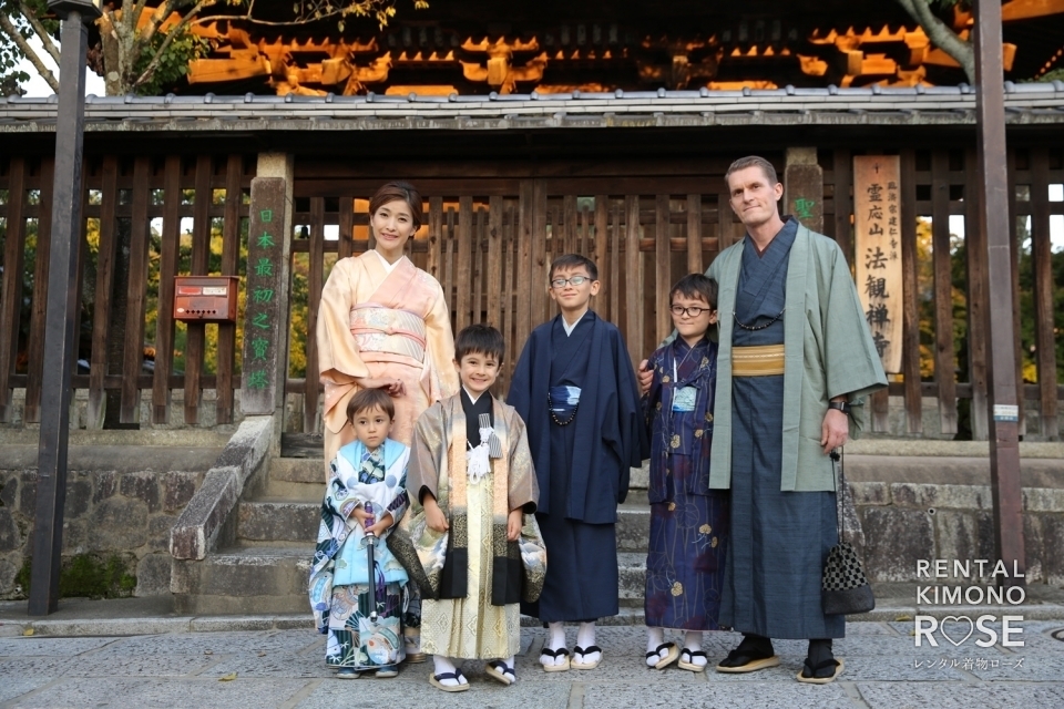 写真：京都・東山で七五三記念に四兄弟で賑やかロケーション撮影