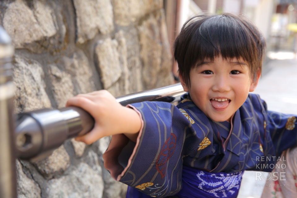 写真:海外のお客様と一緒に東山散策ロケーション撮影