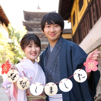 写真：京都・八坂庚申堂や八坂の塔で新婚様の観光ロケーション撮影
