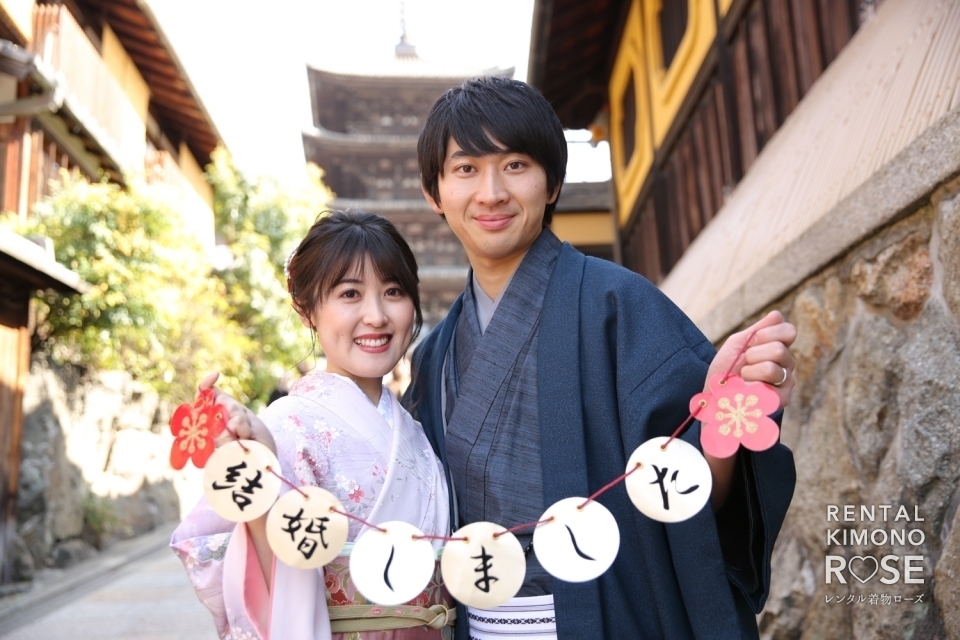 写真:京都・八坂庚申堂や八坂の塔で新婚様の観光ロケーション撮影