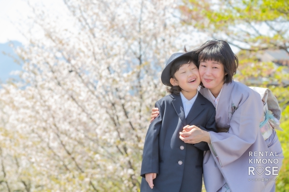 写真:桜の京都で入学式に制服やお持ち込みの訪問着にてロケ撮影