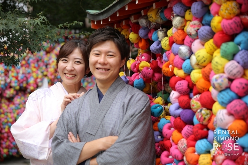 写真:夏の京都・八坂庚申堂や二年坂で新婚様の観光ロケ撮影