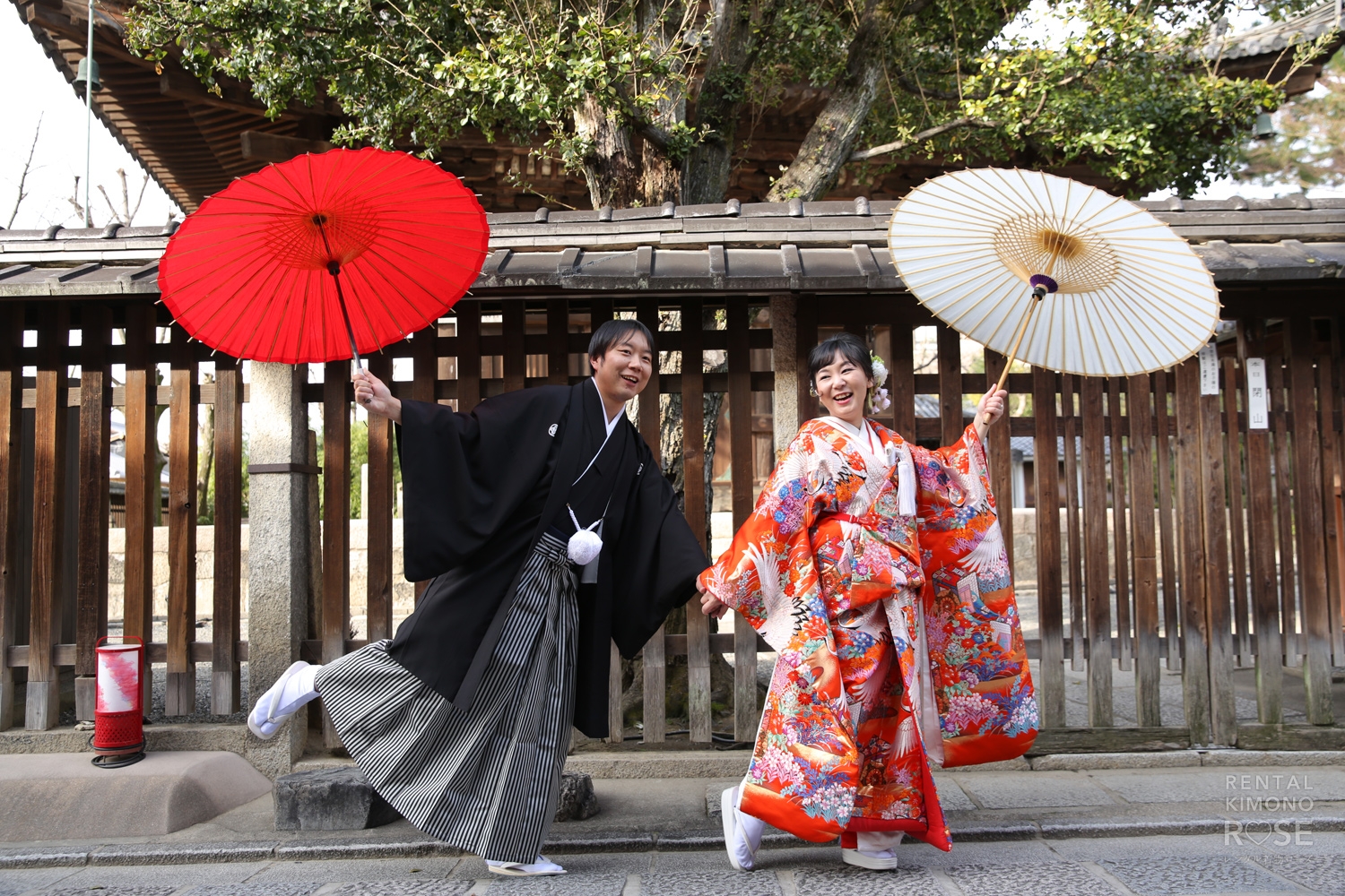 京都・八坂の塔にて色打掛で和装前撮り婚礼ロケーション撮影