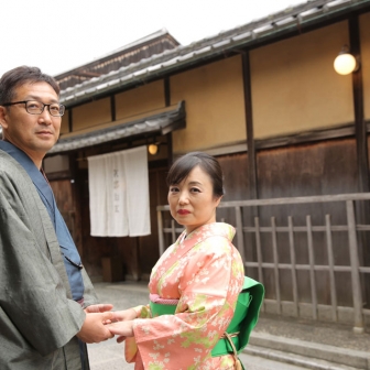 写真：着物デートで東山、記念撮影も兼ねロケーション撮影