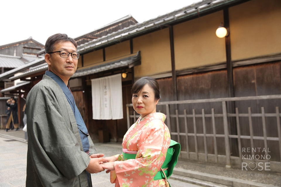 写真:着物デートで東山、記念撮影も兼ねロケーション撮影