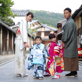 写真：京都・八坂庚申堂や八坂の塔で七五三ご家族様ロケーション撮影