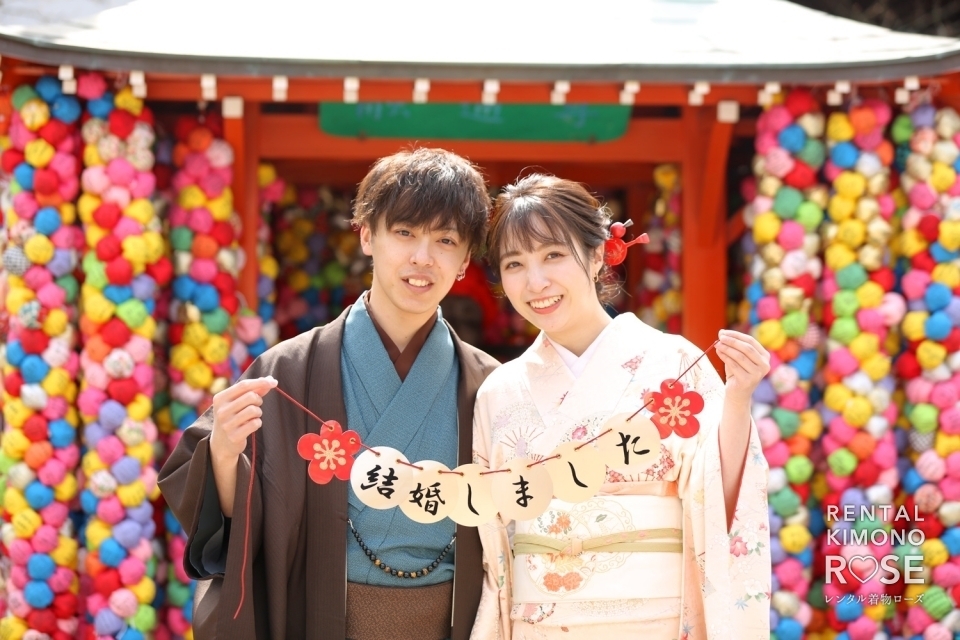 写真:春の京都・八坂庚申堂や高台寺で新婚様の観光ロケーション撮影