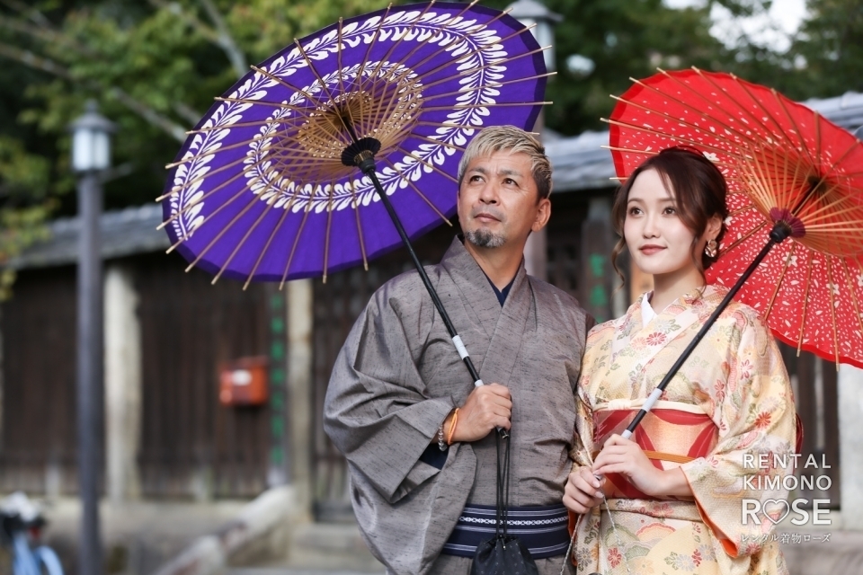 写真：秋の京都でアンティーク着物のカップル様の観光ロケ撮影