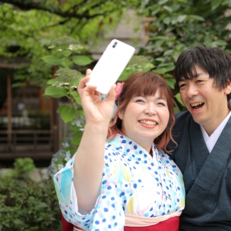 写真：夏着物でゆく、京都祇園ロケーション撮影