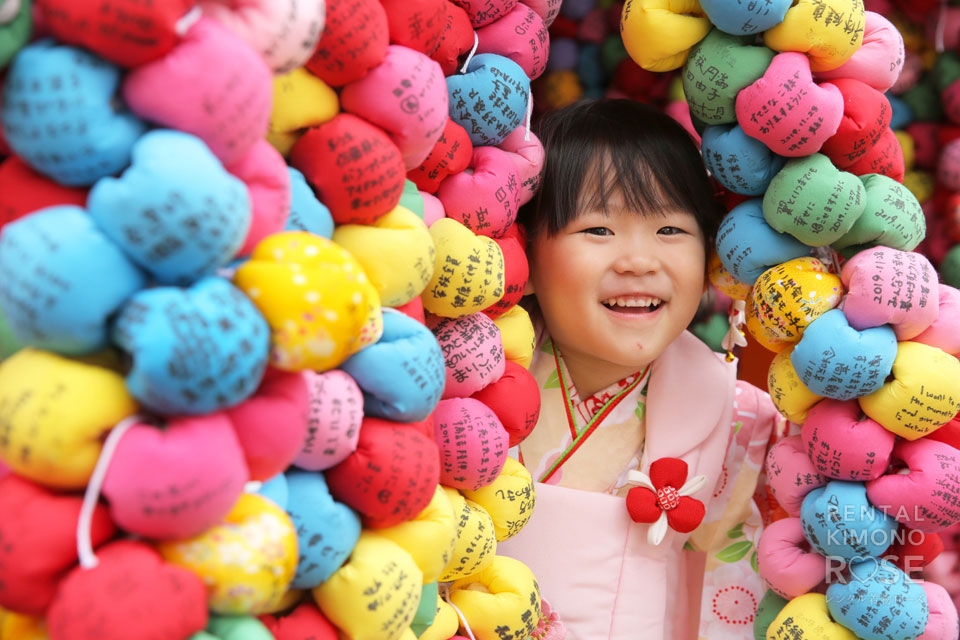 写真:紅葉の中、京都東山円山公園で七五三ロケーション撮影