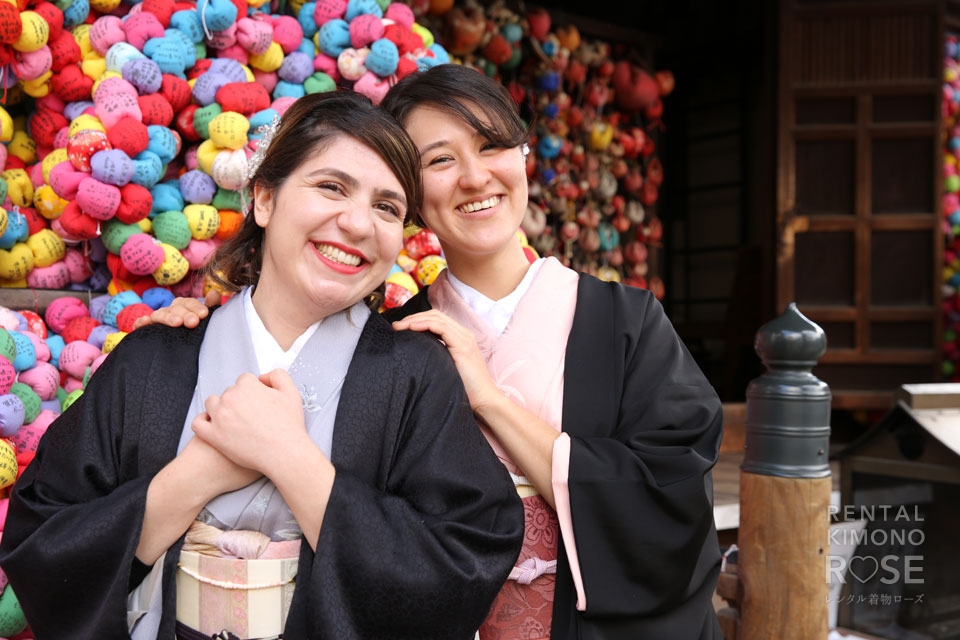 写真:海外からのお客様と一緒に、東山ロケーション撮影