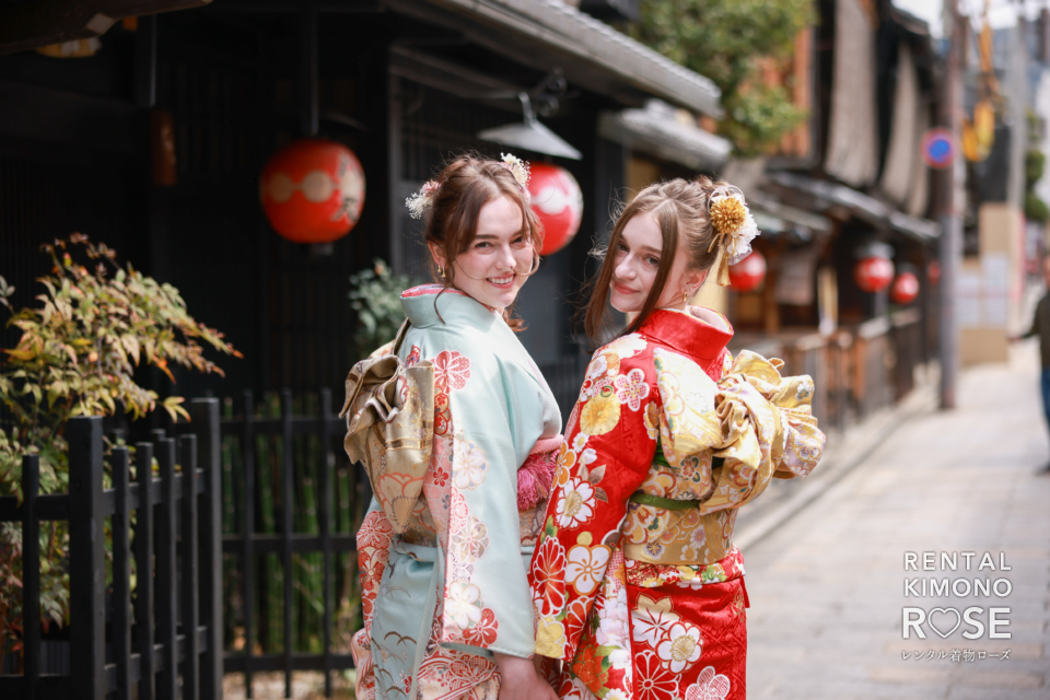 写真：春の京都・八坂庚申堂や八坂の塔でお友達同士で楽しむ着物体験