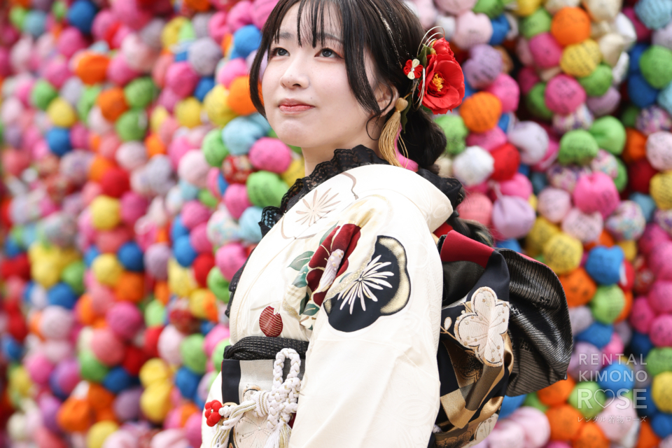 写真：可憐な梅の花と共に成人式振袖レンタルロケ撮影