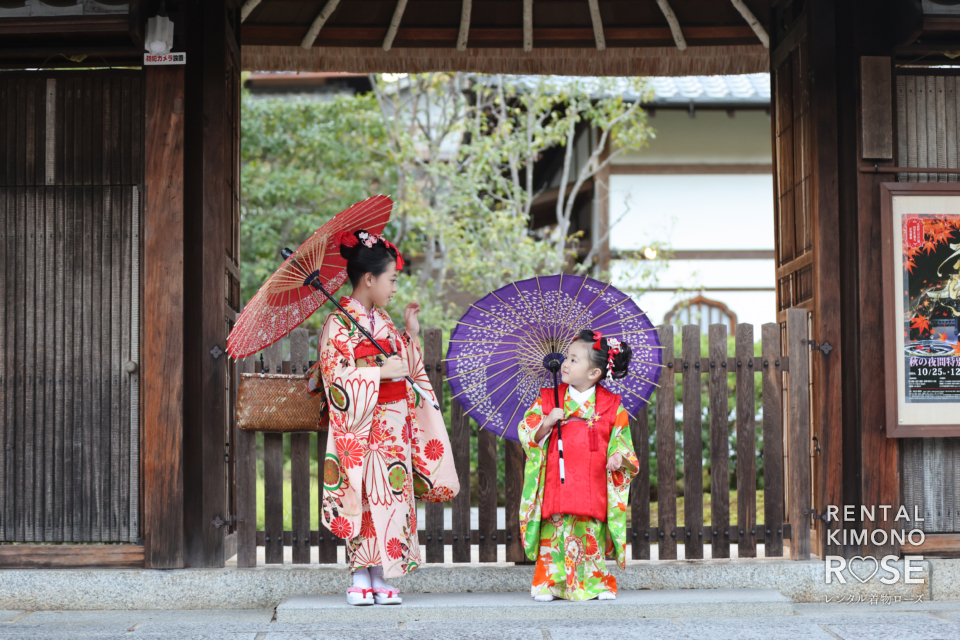 写真：京都東山にて姉妹で迎える七五三ご家族着物記念撮影