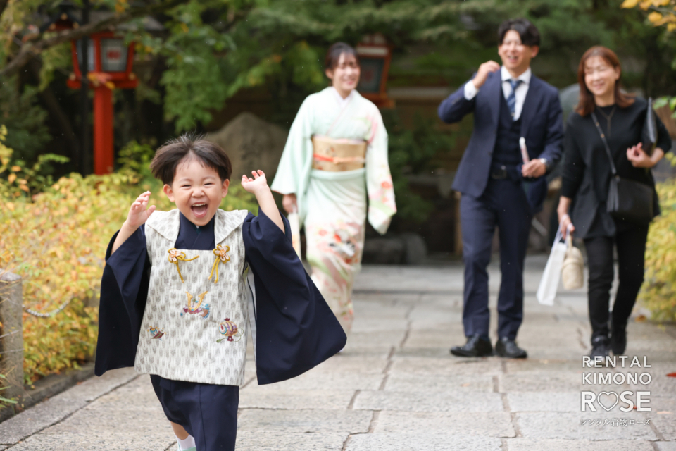 写真:安井金毘羅宮で3歳の男の子の七五三ロケーション撮影