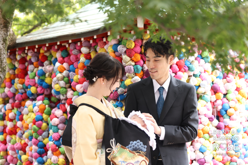 写真：ご家族に見守られながら迎えるお宮参り記念撮影