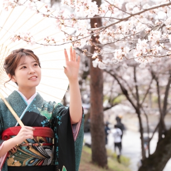 写真：お持ち込みの振袖で桜の高台寺公園とスタジオで成人式撮影
