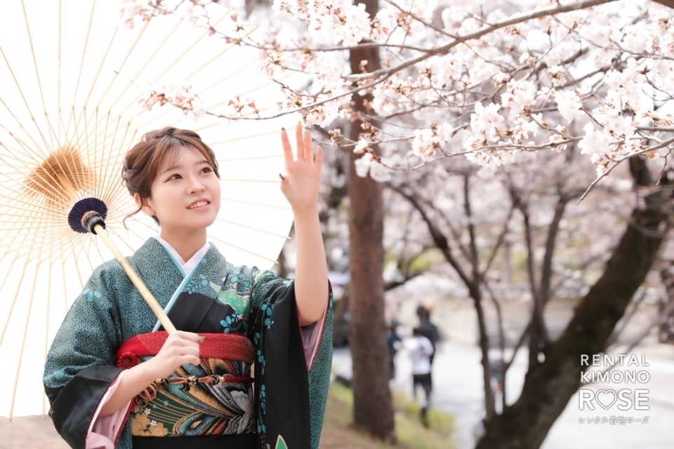 写真:お持ち込みの振袖で桜の高台寺公園とスタジオで成人式撮影