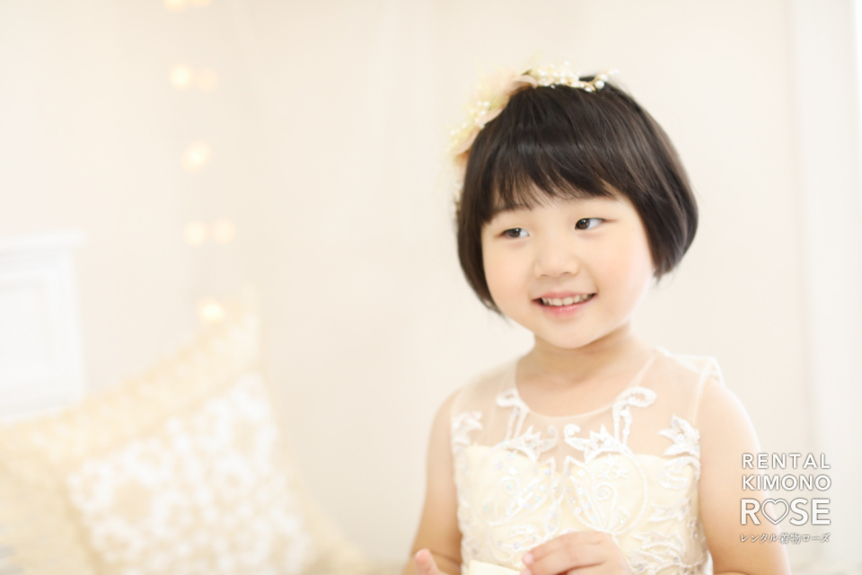 写真:京都東山の写真スタジオでキッズドレスにて七五三記念撮影
