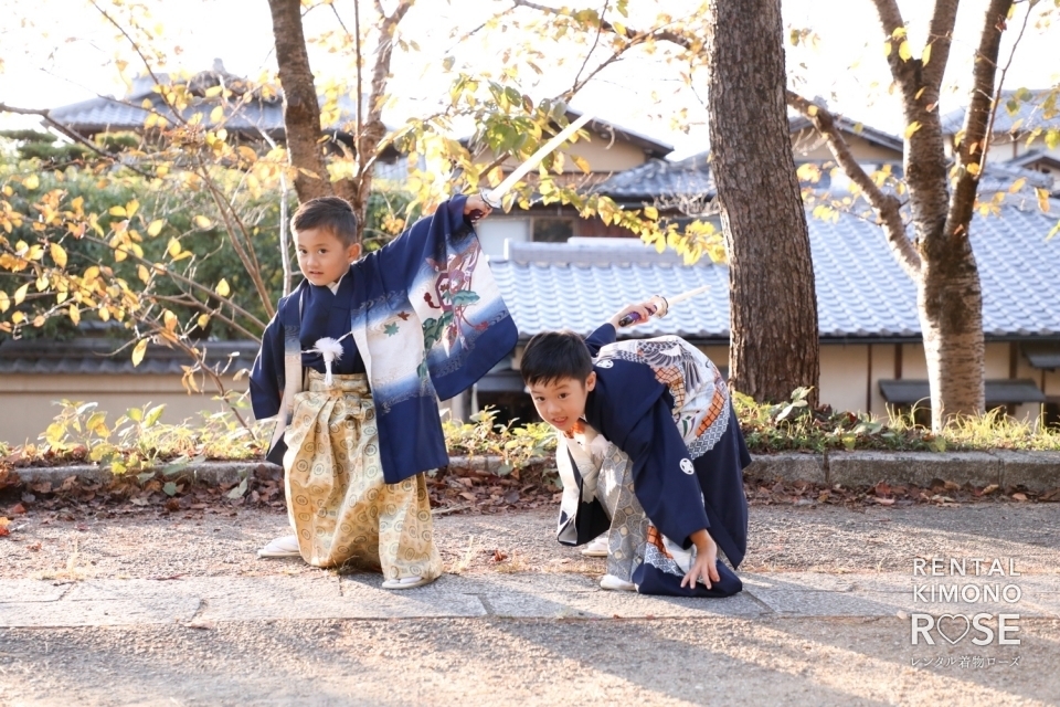 写真：秋の京都・八坂庚申堂でご兄弟七五三着物ロケーション撮影
